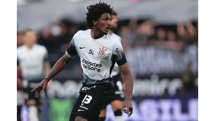 Talles Magno, do Corinthians, em ação contra o Flamengo (Foto: Ettore Chiereguini/AGIF)
