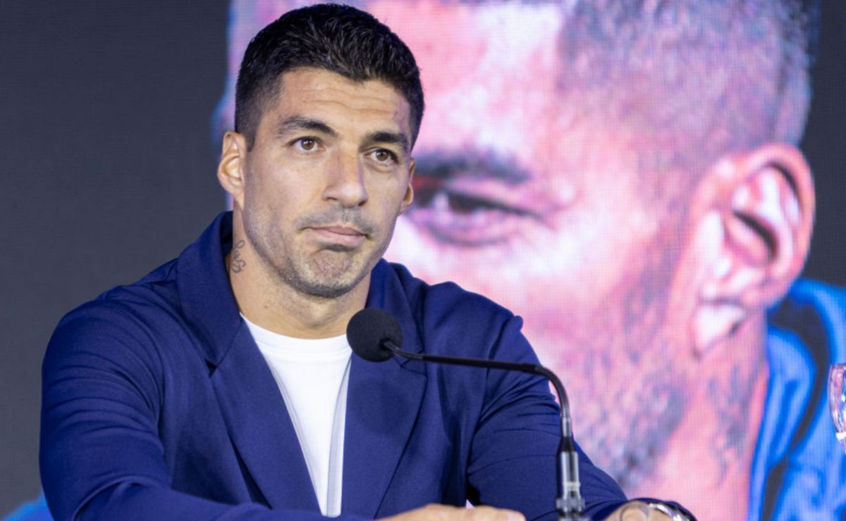 Mini Suarez Suárez decide se aposentar da Seleção do Uruguai