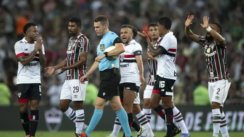Juiz Paulo Cesar durante partida entre Fluminense e São Paulo
