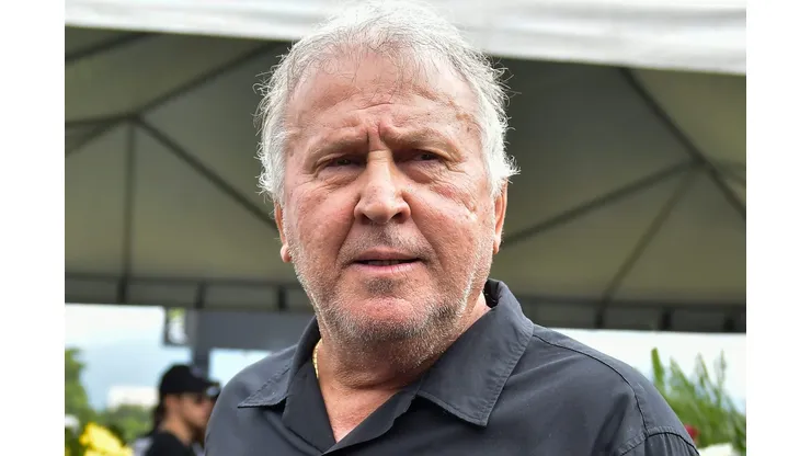 Zico mexeu no passado para abordar eleição