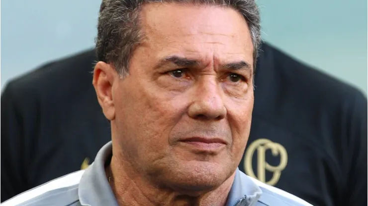 Vanderlei Luxemburgo durante partida entre Athletico-PR e Corinthians, pelo Campeonato Brasileiro de 2023, no dia 24/06. Foto: Edson De Souza