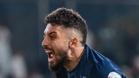 Alex Telles rescindiu com Al-Nassr e está sem contrato.