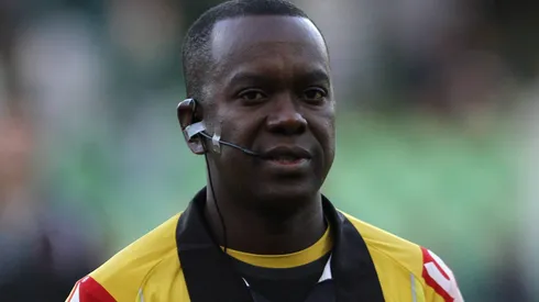 PC Oliveira na época em que era árbitro em partida entre Coritiba e Vasco, pelo Campeonato Brasileiro de 2012, no dia 17/11. Foto: Geraldo Bubniak