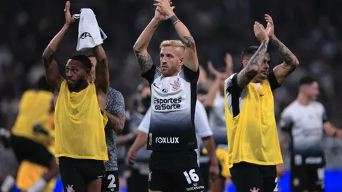 Jogadores do Corinthians comemoram vitoria ao final da partida contra o Flamengo no estadio Arena Corinthians pelo campeonato Brasileiro A 2024
