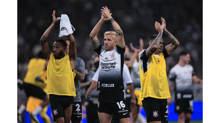 Jogadores do Corinthians comemoram vitoria ao final da partida contra o Flamengo no estadio Arena Corinthians pelo campeonato Brasileiro A 2024