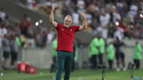 RIO DE JANEIRO, BRAZIL - SEPTEMBER 1: Mano Menezes coach of Fluminense gestures to fans during the match between Fluminense and Sao Paulo as part of Brasileirao 2024 at Maracana Stadium on September 1, 2024 in Rio de Janeiro, Brazil. (Photo by Wagner Meier/Getty Images)
