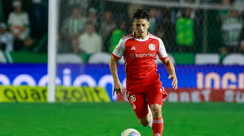 Lateral durante partida com o Juventude