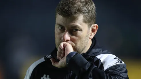 RIO DE JANEIRO, BRAZIL - AUGUST 26: Rafael Paiva coach of Vasco da Gama kisses the ring prior to the match between Vasco da Gama and Athletico Paranaense as part of Brasileirao 2024 at Sao Januario Stadium on August 26, 2024 in Rio de Janeiro, Brazil. (Photo by Wagner Meier/Getty Images)