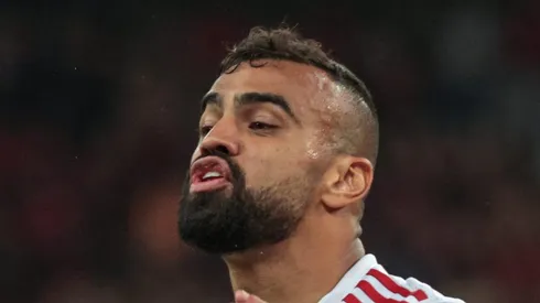 Fabrício Bruno saiu de campo irritado na Neo Química Arena.