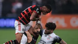 Yuri alberto jogador do Corinthians disputa lance com Wesley jogador do Flamengo durante partida no estadio Arena Corinthians pelo campeonato Brasileiro A 2024. Foto: Ettore Chiereguini/AGIF