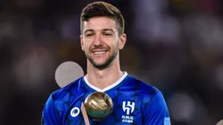 Luciano Vietto recebendo prêmio como terceiro melhor jogador do Mundial de Clubes de 2022, após a final entre Real Madrid e Al-Hilal, no dia 11/02/2023. Foto: Marcio Machado