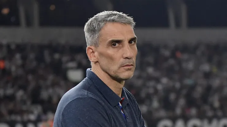 RJ - RIO DE JANEIRO - 31/08/2024 - BRASILEIRO A 2024, BOTAFOGO X FORTALEZA - Juan Vojvoda tecnico do Fortaleza durante partida contra o Botafogo no estadio Engenhao pelo campeonato Brasileiro A 2024. Foto: Thiago Ribeiro/AGIF