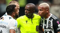Luiz Flávio de Oliveira apitando Atlético-MG X Grêmio pelo Brasileirão