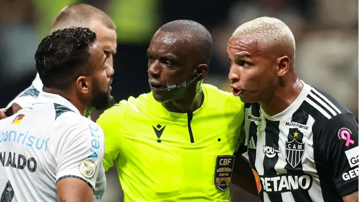 Luiz Flávio de Oliveira apitando Atlético-MG X Grêmio pelo Brasileirão