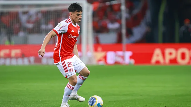 Lateral se tornou titular absoluto com Roger Machado