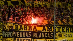 Photo: Nayra Halm/Fotoarena - Torcedores do Peñarol durante partida contra o Botafogo