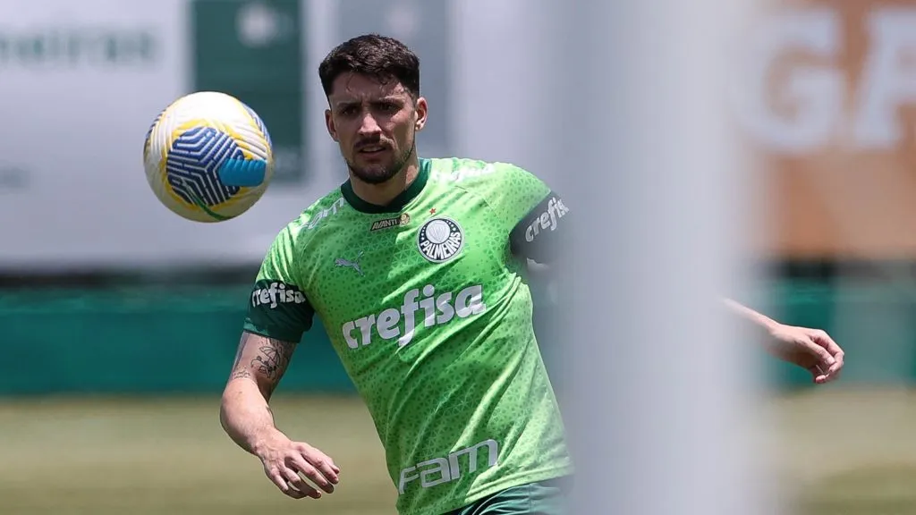 Joaquín Piquerez, durante treinamento na Academia de Futebol, nesta quinta-feira (31) –  (Foto: Cesar Greco/Palmeiras/by Canon)