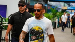Hamilton com camisa que presta homenagem a Senna no GP de São Paulo