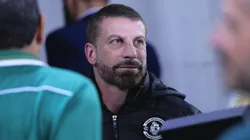 Vasco, de Pedrinho, vive situação delicada.