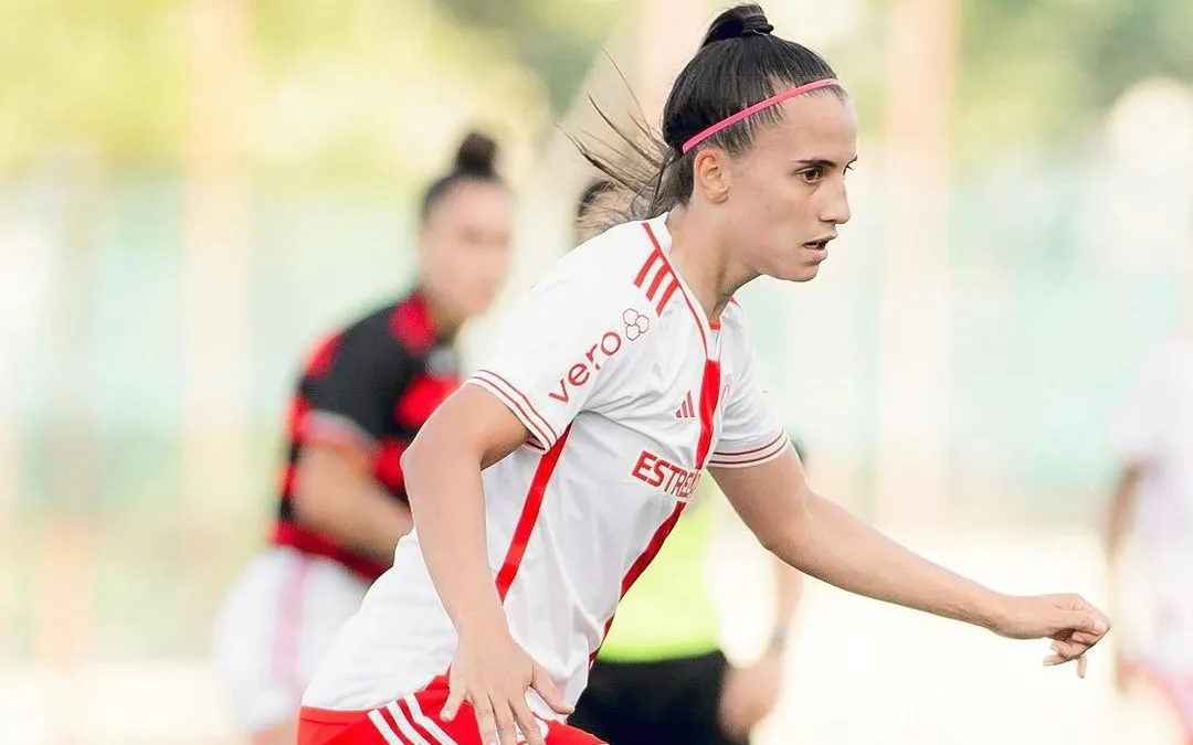 Bianca Martins, jogadora do Internacional minutos antes de marcar seAdriano Fontes/CRFu gol pelo Campeonato Sub 20 contra o Flamengo: Foto: