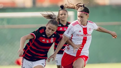 Jogadora do Inter briga pela liderança em campo pelo Brasirão 2025
