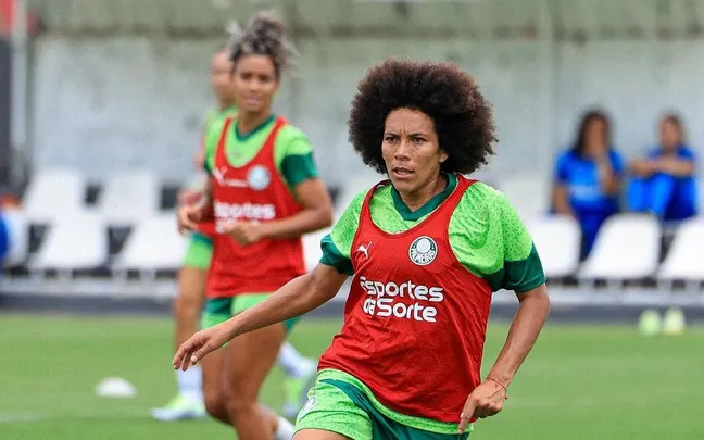Joselyn Espinales, meio-campista equatoriana durante treino técnico do Palmeiras com foco no desafio com a Ferroviária pelo Paulistão Feminino.  Foto:  Paloma Cassiano/Palmeiras
