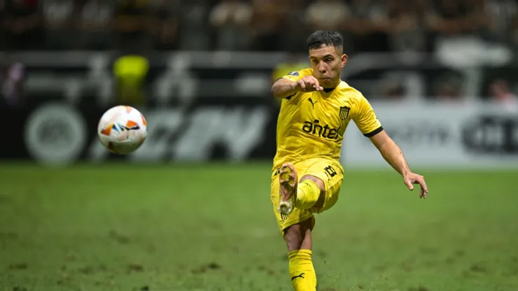 Jogador tem passagem pelo Fluminense no futebol brasileiro