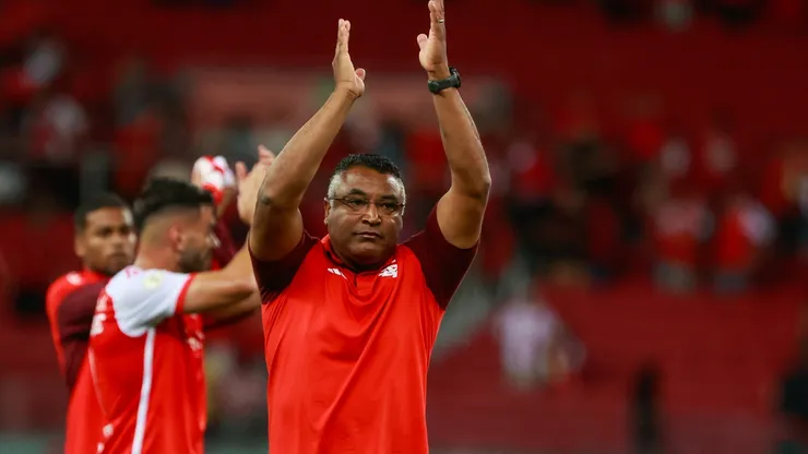 Roger Machado em jogo do Internacional contra o Flamengo