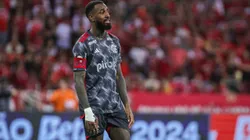 Gerson tem atitude inusitada com Alcaraz e Bruno Henrique em Internacional x Flamengo