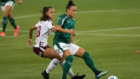 Camilinha jogadora do Palmeiras disputa lance com Carol Tavares jogadora do Ferroviaria durante partida no estadio Arena Allianz Parque pelo campeonato Brasileiro A1 Feminino 2021