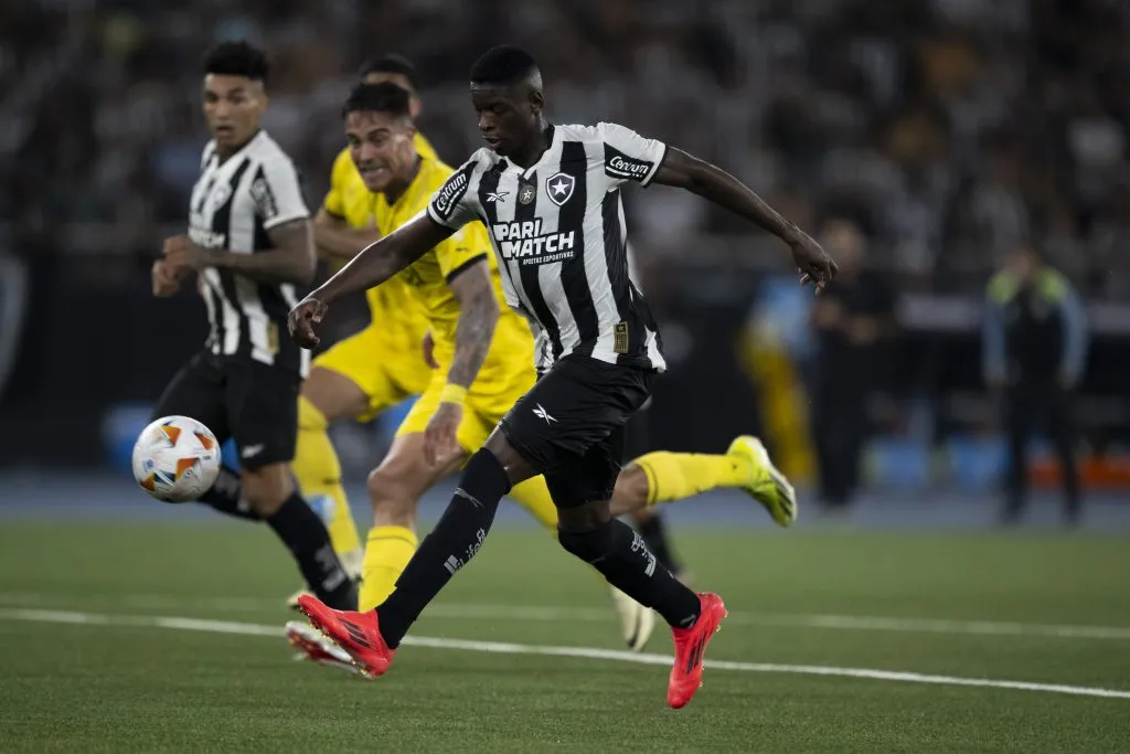 Luiz Henrique e mais quatro jogadores vão ser poupados contra o Peñarol nesta quarta (30). Foto: Jorge Rodrigues/AGIF