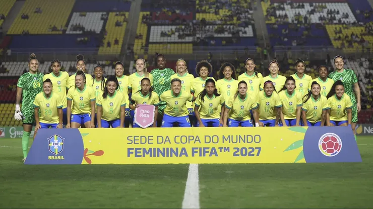 Equipe da Seleção Brasileira de Arthur Elias, posando para foto oficial no Estádio Kleber Andrade após amistoso com a Colômbia - Copa do Mundo 2024