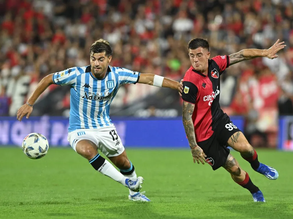 Santiago Sosa (à esquerda) está atualmente emprestado ao Racing e vem se destacando na Argentina – Foto: IMAGO