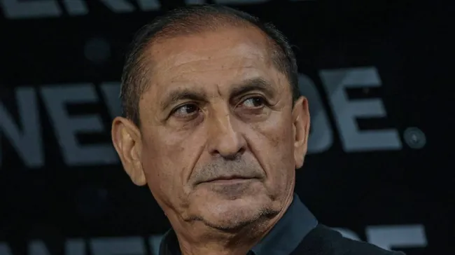 Foto: IMAGO /&nbsp;TheNews2 – Ramón Díaz tira o veterano Coronado e muda meio-campo do Alvinegro.