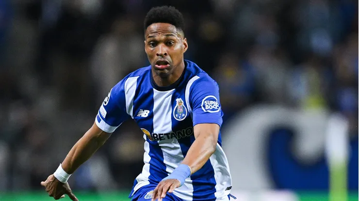 Wendell lateral do Porto - Foto: David Ramos/Getty Images.