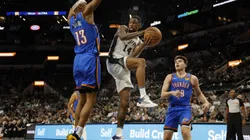 SAN ANTONIO, TX - OCTOBER 07: Blake Oklahoma City Thunder enfrenta o San Antonio Spurs pela NBA (Foto: Ronald Cortes/Getty Images)