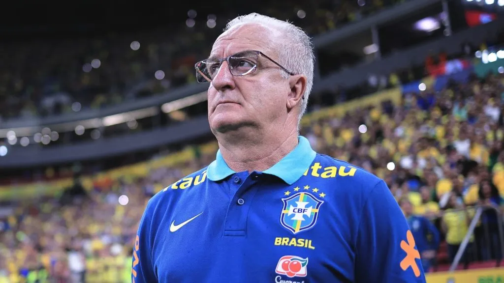 Dorival durante partida. Foto: Ettore Chiereguini/AGIF