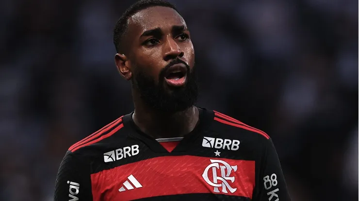 Gerson durante partida entre Corinthians e Flamengo, na Neo Química Arena, pela semifinal da Copa do Brasil.