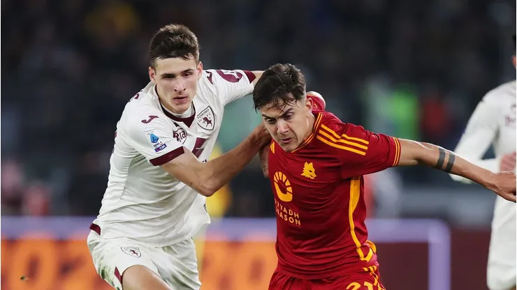 Paulo Dybala marcado por Gvidas Gineitis em partida da Série A entre Roma e Torino. (Photo by Paolo Bruno/Getty Images)