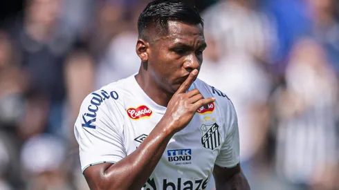 Morelos durante partida entre Santos e Brusque, na Vila Belmiro, pela Série B. Foto: Anderson Lira