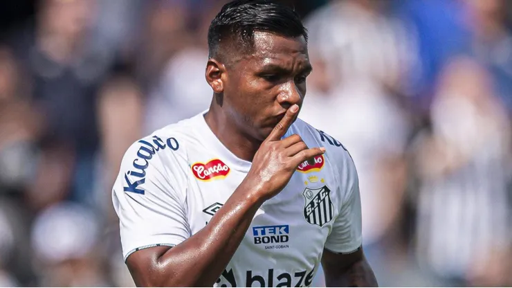 Morelos durante partida entre Santos e Brusque, na Vila Belmiro, pela Série B. Foto: Anderson Lira