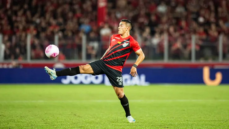 Athletico-PR encara o Vitória pela 32ª rodada.
