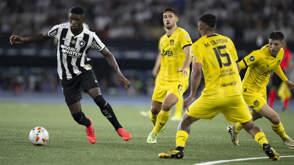 Luiz Henrique jogador do Botafogo durante partida contra o Peñarol no Estádio Nilton Santos pela Copa Libertadores 2024. Foto: Jorge Rodrigues/AGIF