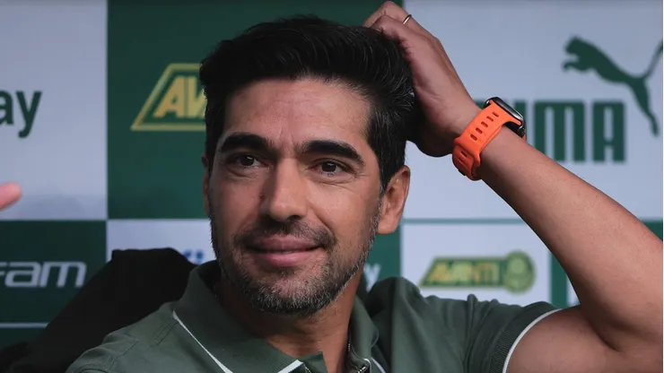 Abel Ferreira durante partida entre Palmeiras e Criciúma, pelo Campeonato Brasileiro, no Allianz Parque.