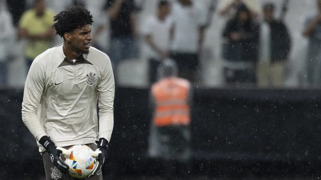 Hugo quer permanecer no Corinthians em 2025 – Foto: Anderson Romão/AGIF