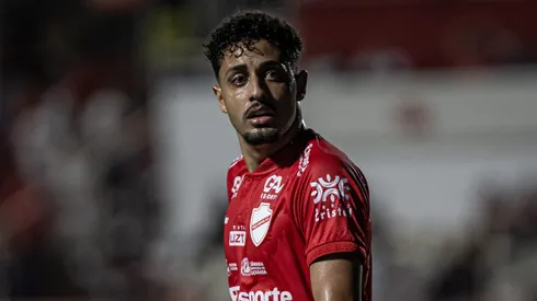 Rhuan durante partida do Vila Nova na segunda divisão. Foto: Isabela Azine/AGIF