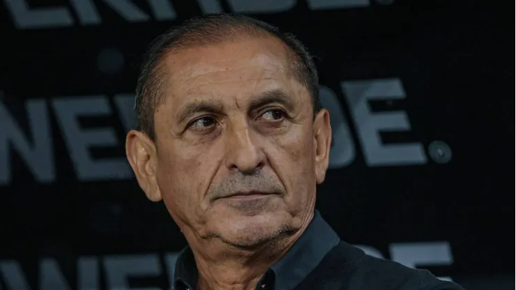 - Ramón Díaz, técnico do Corinthians