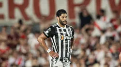 Hulk durante cobrança de falta em Buenos Aires. Foto: Pedro Souza / Atlético