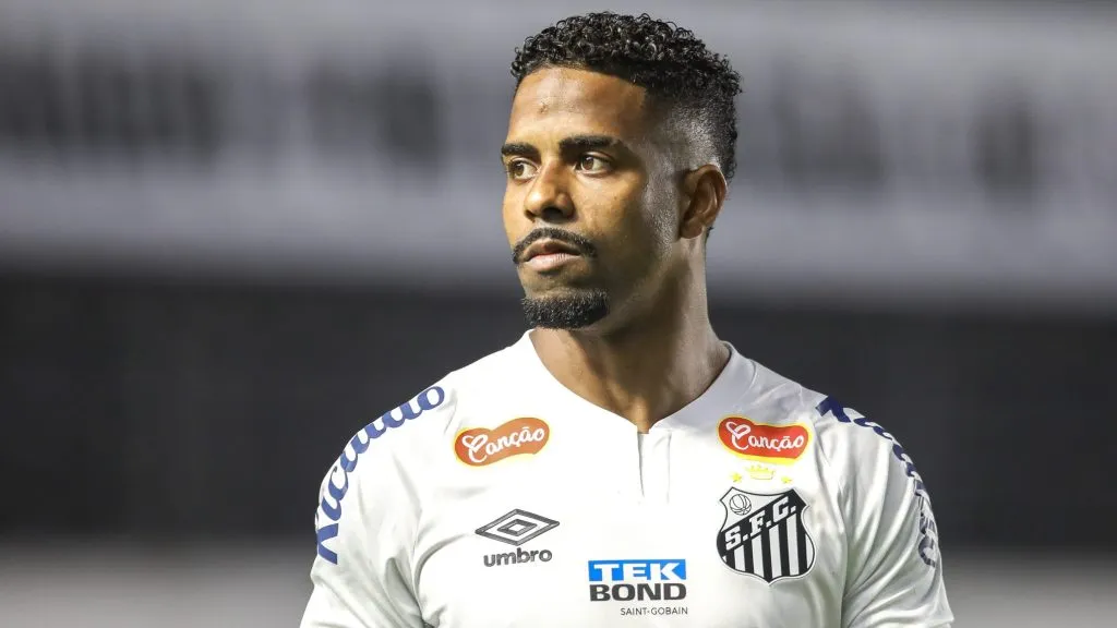 Hayner encabeça lista de dispensa no Santos para 2025