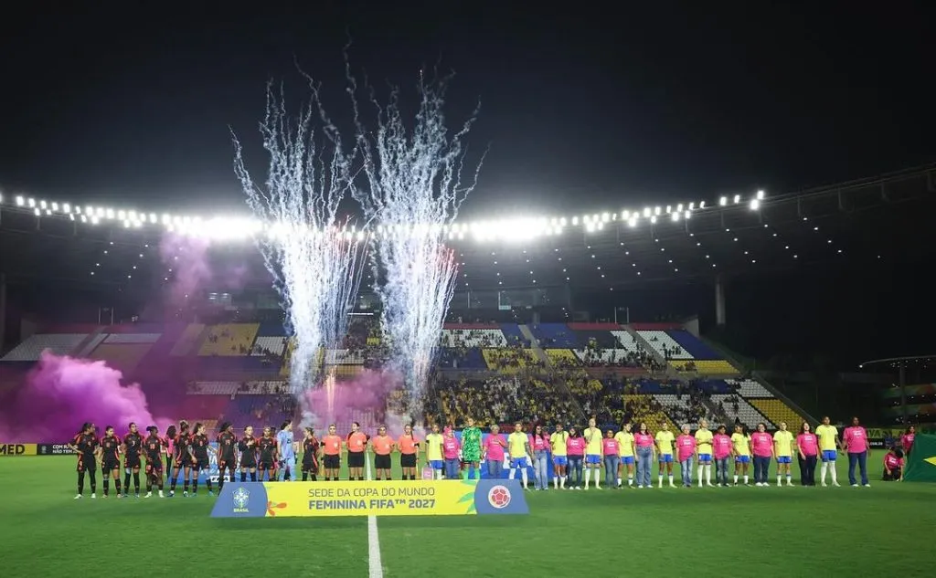 Seleção Brasileira, canta o hino nacional antes do amistoso contra a Colômbia, no Estádio Kleber de Andrade. Foto:  Livia Villas Boas/CBF